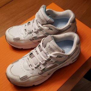 Vionic white leather walking shoes 7.5 M